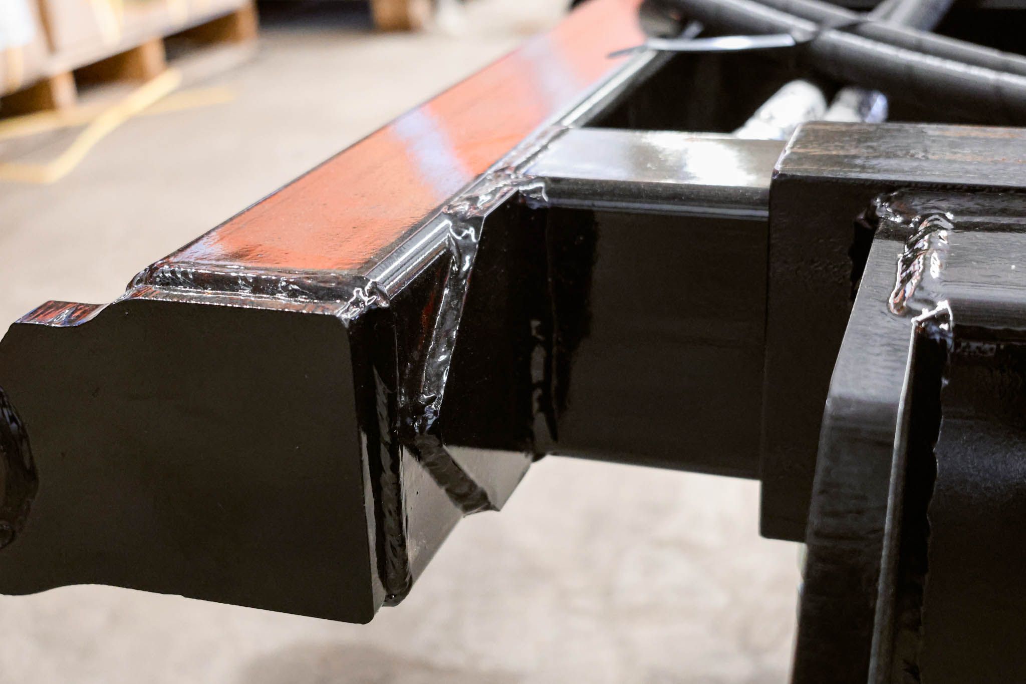 Heavy-duty gussets fitted to FencePro SM900 Sidemount Base providing extra strength for demanding fencing work