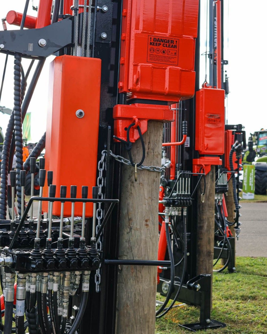 Pin & Chain Post Steering System shown with a postcap — showing you can to run both together on your hydraulic post driver for better post control.
