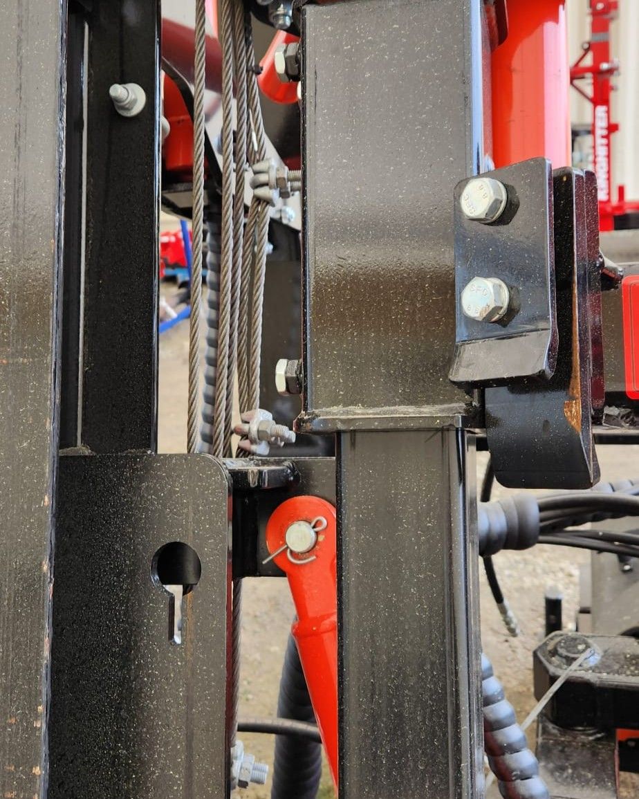 Pin & Chain Post Steering System with Rock Spike Guide — showing the RSE traveller and the Pin & Chain profile it slides down, keeping your rock spike aligned with the mast for a straighter pilot hole.