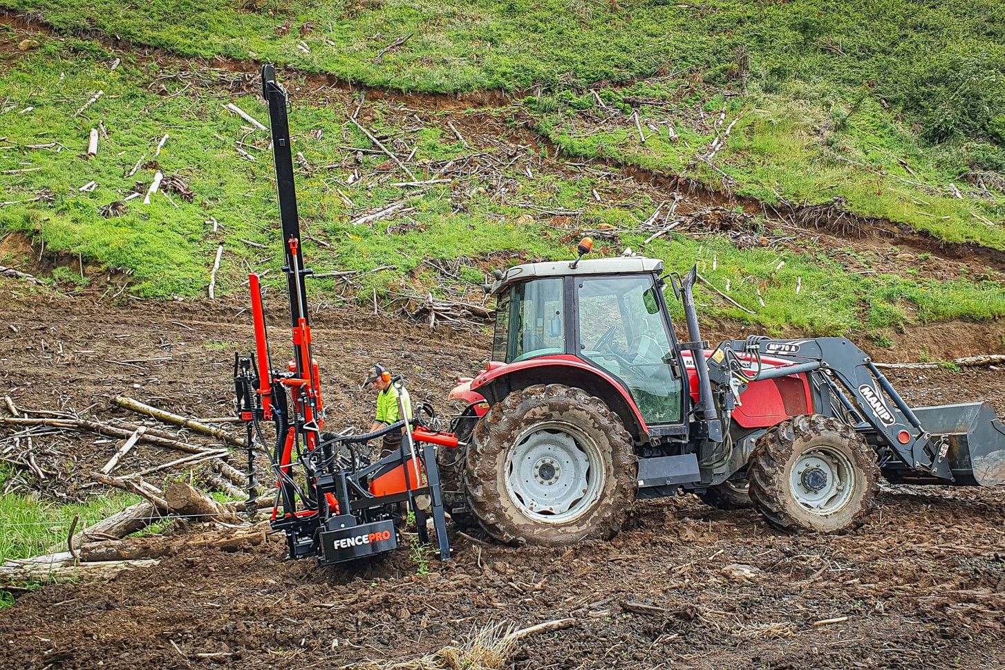 Fencing contractor working with FencePro Ultra G2S post driver and RB800 180° rotating base.