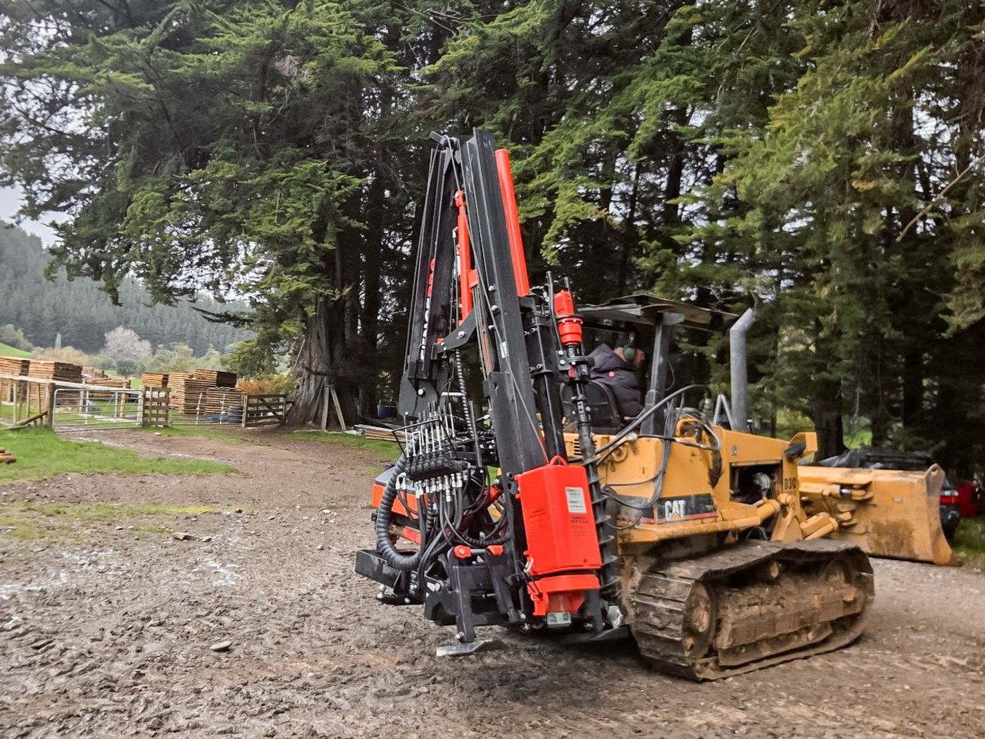 FencePro Pin & Chain Post Steering System fitted to the FencePro Ultra G2S hydraulic post driver — a contractor-proven post steering attachment for precise alignment and control.